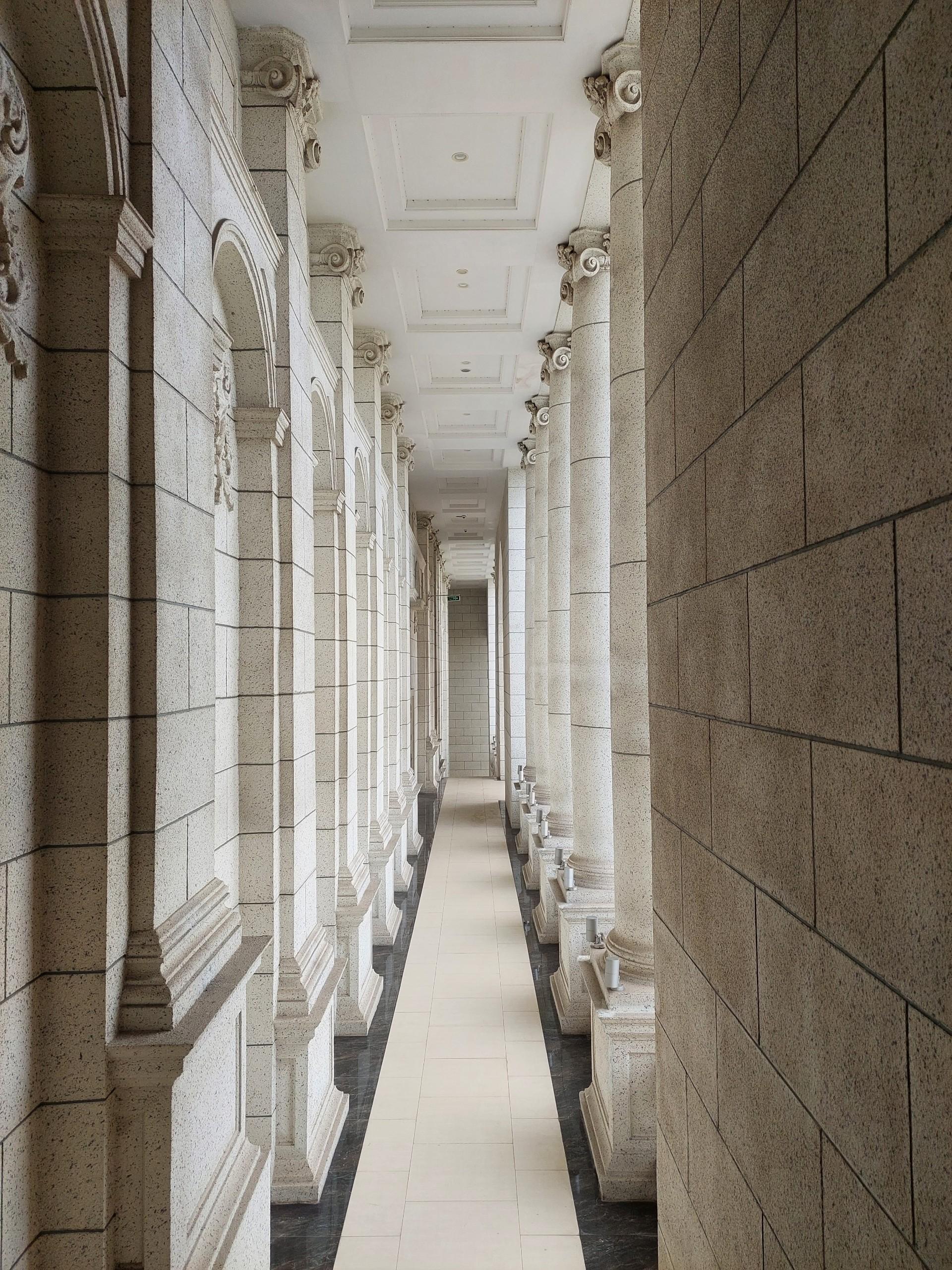 Sơn giả đá - Trường Đại học Vin (Nguồn ảnh sưu tầm)