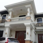 Mặt tiền tông sáng và hệ cột của biệt thự Mễ Sở