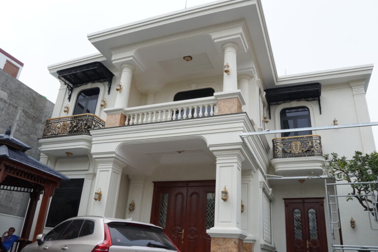 Mặt tiền tông sáng và hệ cột của biệt thự Mễ Sở
